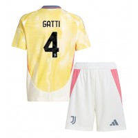 Fotballdrakt Barn Juventus Federico Gatti #4 Bortedraktsett 2024-25 Kortermet (+ Korte bukser)